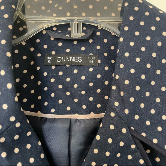 Trench coat Navy with Tan polka dots. Tie belt and two pockets. - Picture 7 of 9